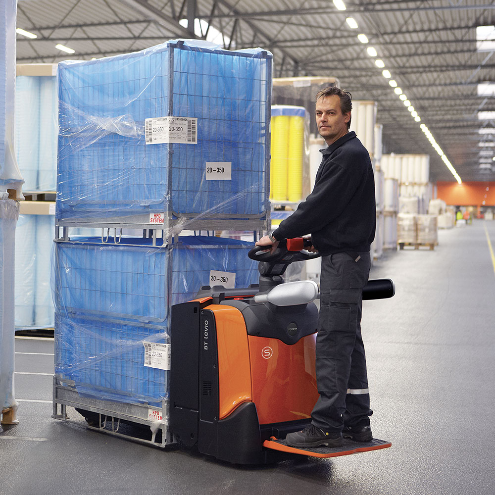 BT-Levio-LPE200-Gates-Application-03 Electric power pallet truck for quick and easy goods transport Toyota pallet truck – ergonomic and durable design by Ghazi Motors Linde power pallet truck for warehouse operations Battery-powered pallet jack – efficient handling equipment in Pakistan Compact power pallet truck for narrow aisle operations